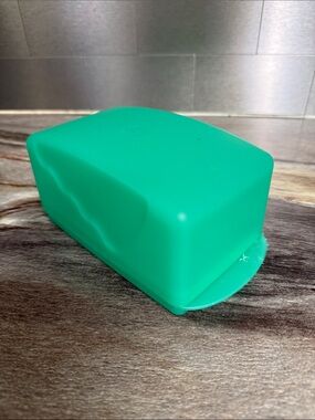 FLAW Tupperware Butter Dish